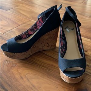 🐼 Report Black Canvas Peep Toe Wedges